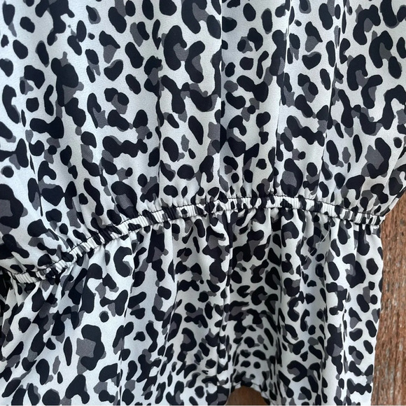 TRIXXI Women’s Animal Print Blouse Scalloped V Neck High Waist Medium - Picture 8 of 8